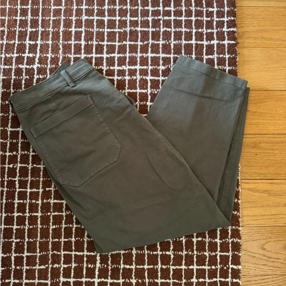 Everlane Barrel Pant Olive Green - Picture 5 of 7